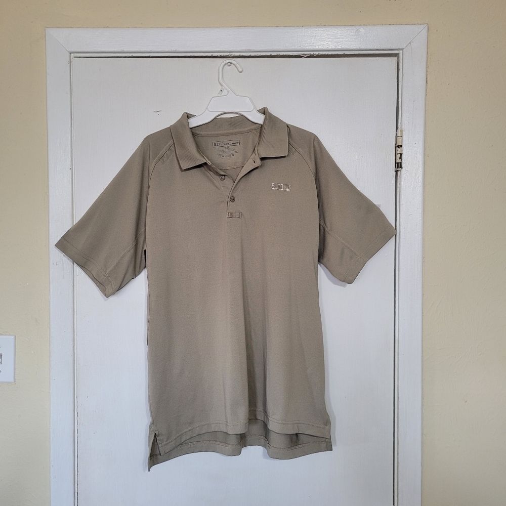 511 Tactical Men's Shirt Size L  Tan in color. 100%polyester.